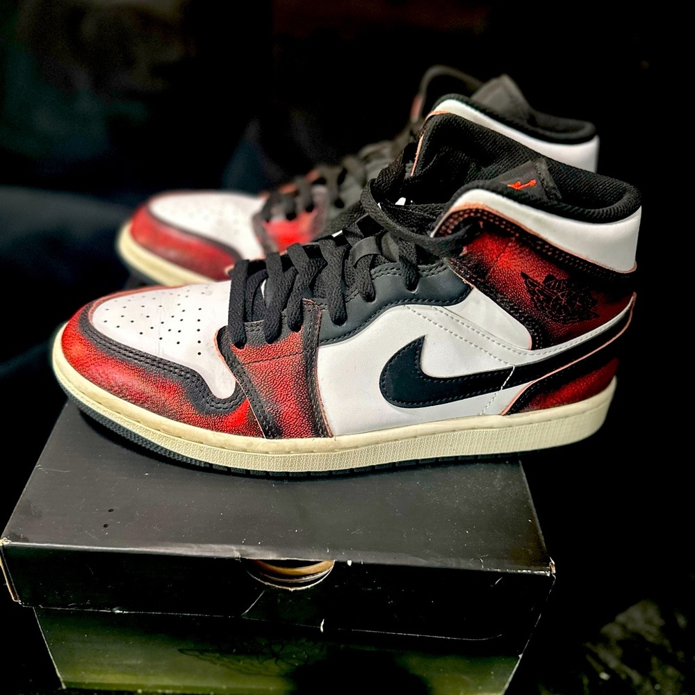 Air Jordan 1 MID Special Edition